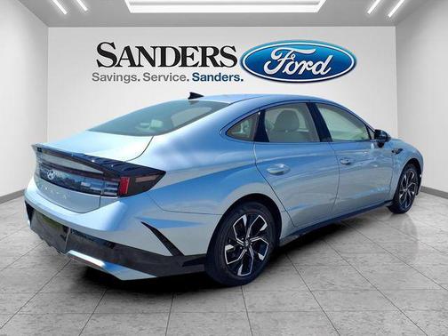 Aero Silver 2025 Hyundai SONATA SEL