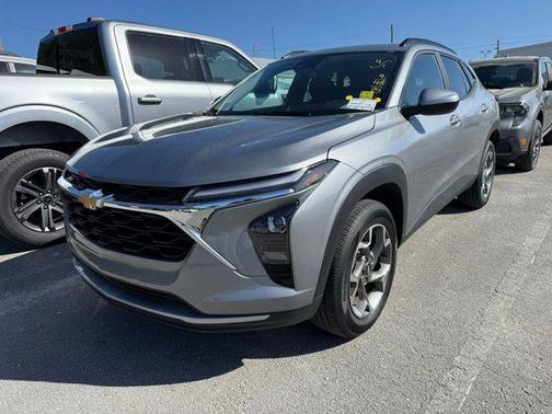 Sterling Gray Metallic 2025 Chevrolet Trax LT