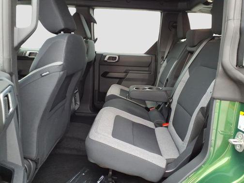 2025 Ford Bronco Base 4 Door 4x4