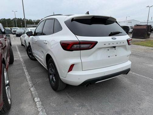 STAR WHITE METALLIC TRI-COAT 2024 Ford Escape ST-Line