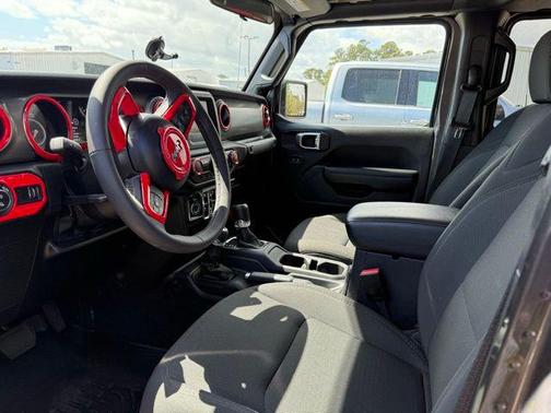 Granite Crystal Metallic Clearcoat 2023 Jeep Gladiator Sport S