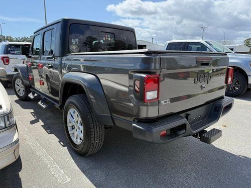 Granite Crystal Metallic Clearcoat 2023 Jeep Gladiator Sport S