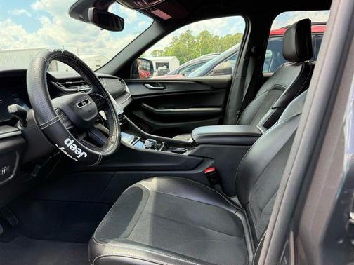 Baltic Gray Metallic Clearcoat 2024 Jeep Grand Cherokee Altitude
