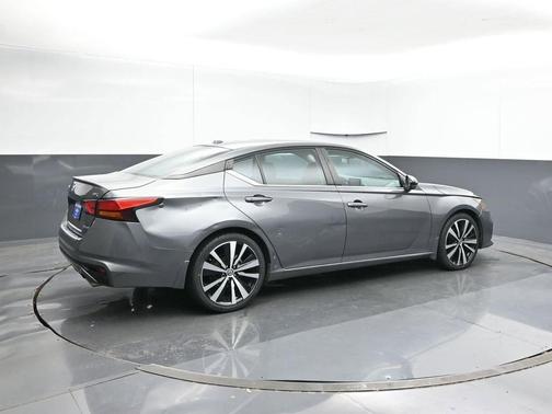 2021 Nissan Altima 2.0 SR