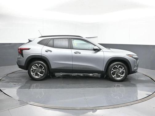 Sterling Gray Metallic 2026 Chevrolet Trax LT