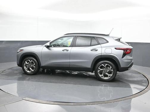 Sterling Gray Metallic 2026 Chevrolet Trax LT