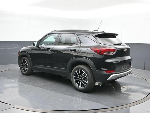 Mosaic Black Metallic 2025 Chevrolet Trailblazer LT