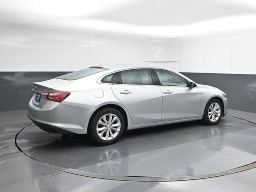 Silver Ice Metallic 2022 Chevrolet Malibu LT
