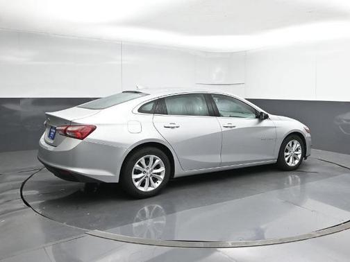 Silver Ice Metallic 2022 Chevrolet Malibu LT