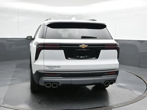 Summit White 2026 Chevrolet Traverse LT