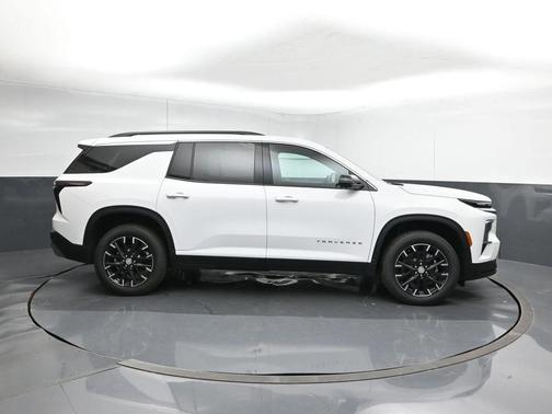 Summit White 2026 Chevrolet Traverse LT
