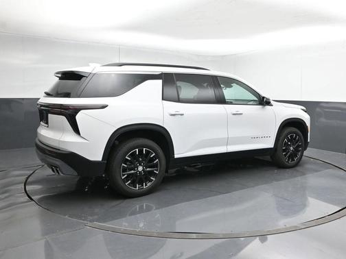 Summit White 2026 Chevrolet Traverse LT