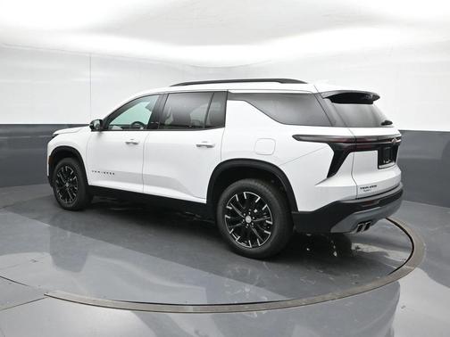 Summit White 2026 Chevrolet Traverse LT