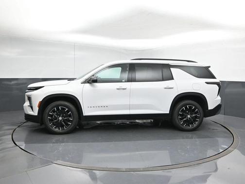 Summit White 2026 Chevrolet Traverse LT