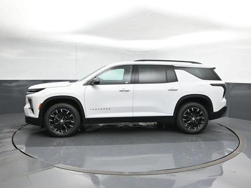 Summit White 2026 Chevrolet Traverse LT