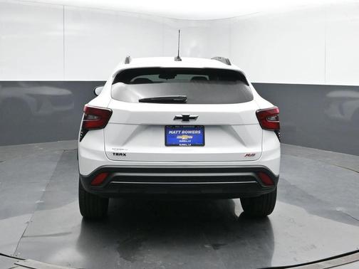 Summit White 2026 Chevrolet Trax 2RS