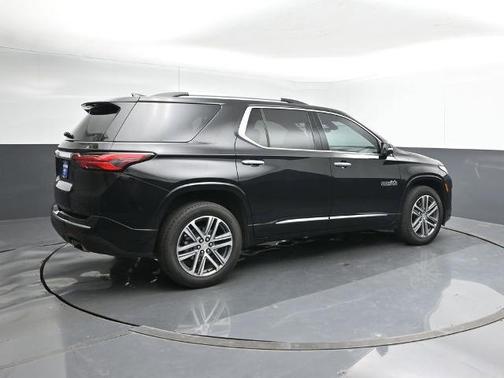 Mosaic Black Metallic 2023 Chevrolet Traverse High Country