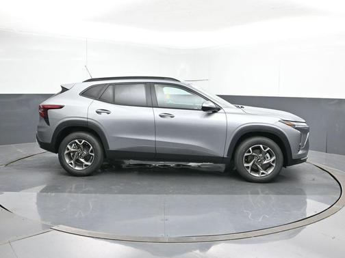 Sterling Gray Metallic 2026 Chevrolet Trax LT
