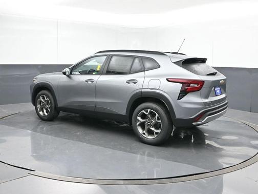 Sterling Gray Metallic 2026 Chevrolet Trax LT