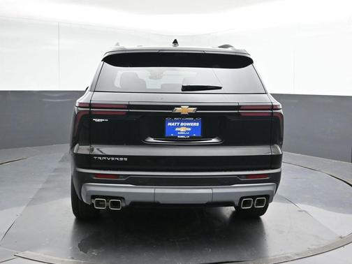 Mosaic Black Metallic 2026 Chevrolet Traverse LT