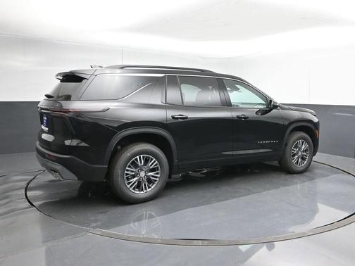Mosaic Black Metallic 2026 Chevrolet Traverse LT