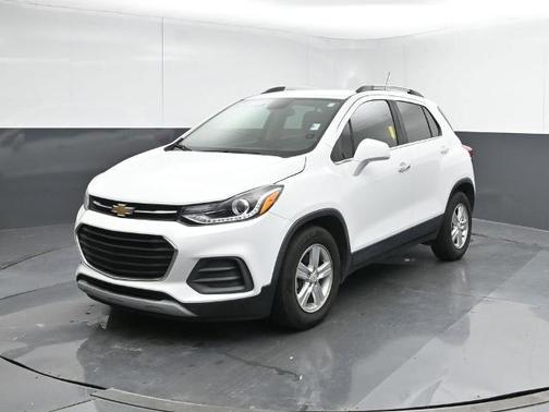 Summit White 2019 Chevrolet Trax LT