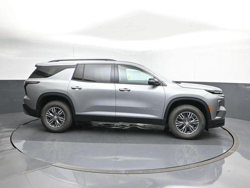 Sterling Gray Metallic 2026 Chevrolet Traverse LT