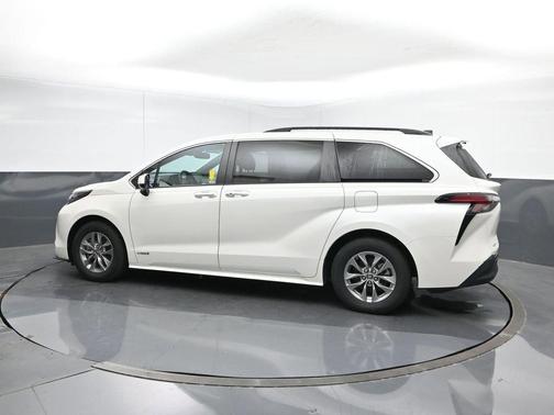 2021 Toyota Sienna XLE