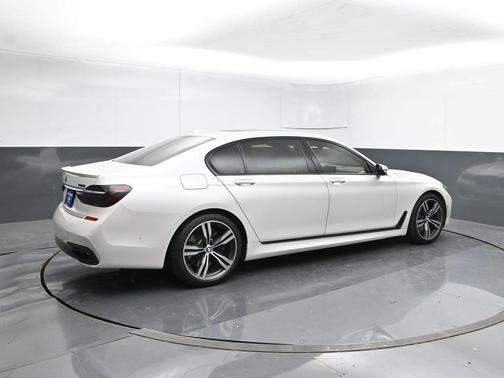 2018 BMW 750 i