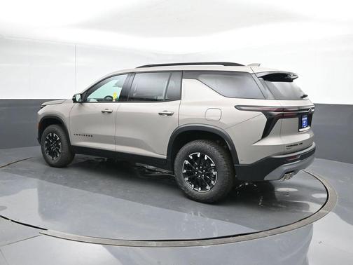 Sandstone Gray 2026 Chevrolet Traverse Z71
