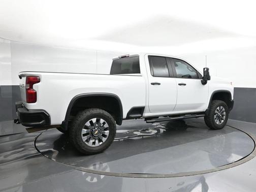 Summit White 2023 Chevrolet Silverado 2500 Custom