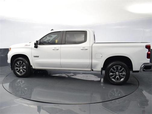 Photo 2 of 49 of 2022 Chevrolet Silverado 1500 LT