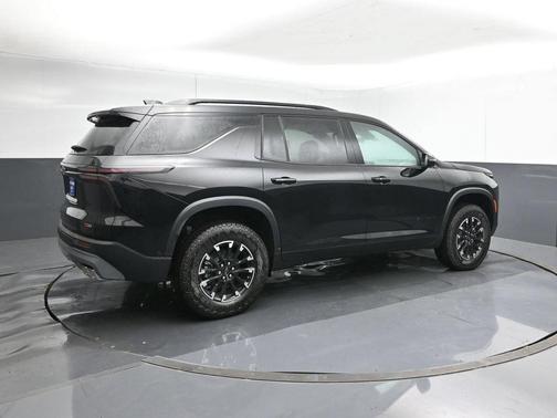 Mosaic Black Metallic 2026 Chevrolet Traverse Z71