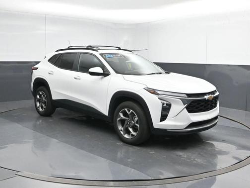 Summit White 2024 Chevrolet Trax LT