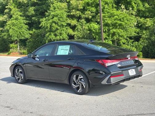 2025 Hyundai ELANTRA SEL