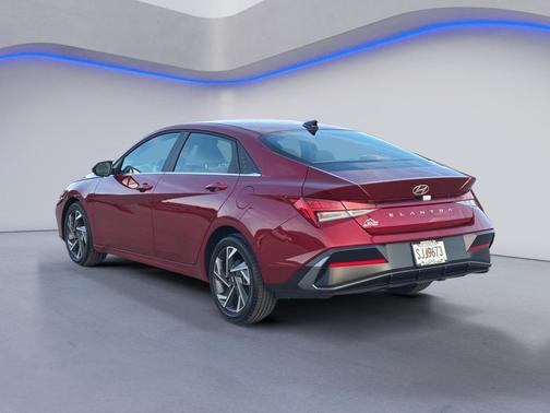 2025 Hyundai ELANTRA SEL