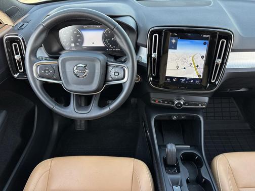 2020 Volvo XC40 T5 Momentum