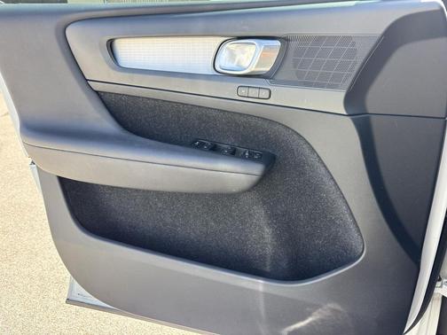 2020 Volvo XC40 T5 Momentum