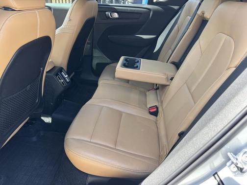 2020 Volvo XC40 T5 Momentum