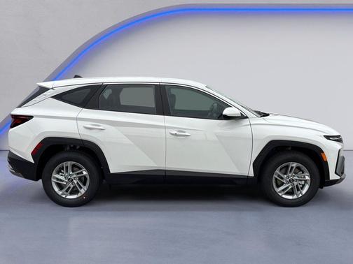Serenity White Pearl 2026 Hyundai TUCSON SE
