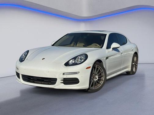 2015 Porsche Panamera 4