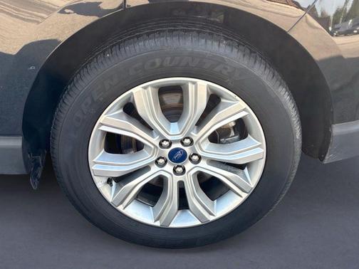 Black Metallic 2022 Ford Edge Titanium