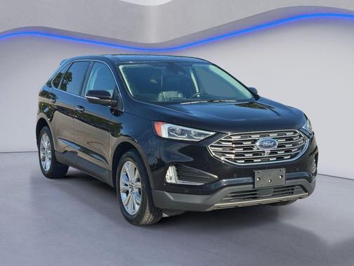 Black Metallic 2022 Ford Edge Titanium