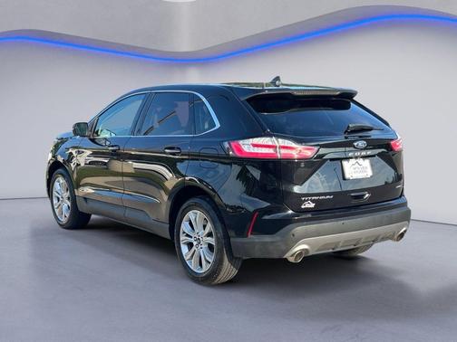 Black Metallic 2022 Ford Edge Titanium