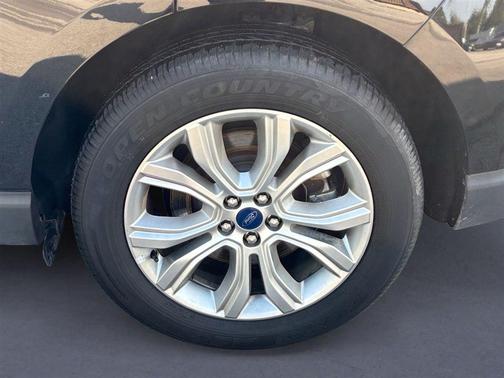 Black Metallic 2022 Ford Edge Titanium