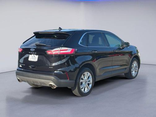 Black Metallic 2022 Ford Edge Titanium