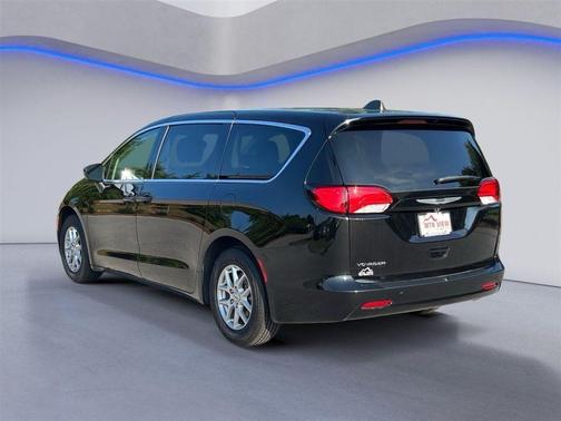 Diamond Black Crystal Pearlcoat 2024 Chrysler Voyager LX