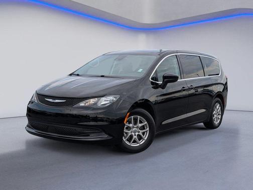 Diamond Black 2024 Chrysler Voyager LX