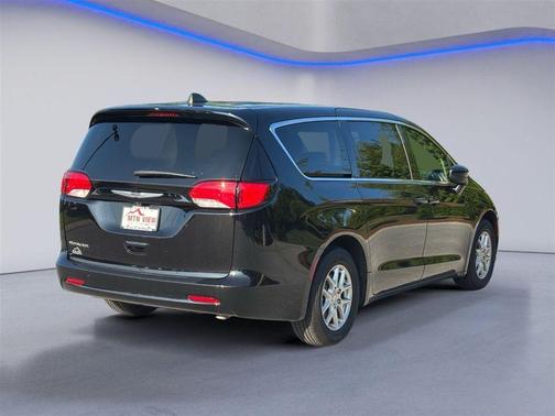 Diamond Black Crystal Pearlcoat 2024 Chrysler Voyager LX