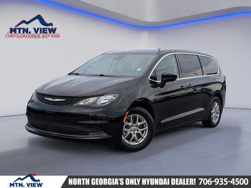 Diamond Black 2024 Chrysler Voyager LX